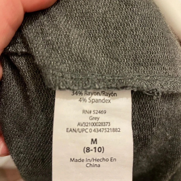 ⭐️Women’s black leopard print long sleeve - Picture 2 of 2